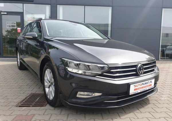 Volkswagen Passat cena 89900 przebieg: 123155, rok produkcji 2021 z Warszawa małe 352